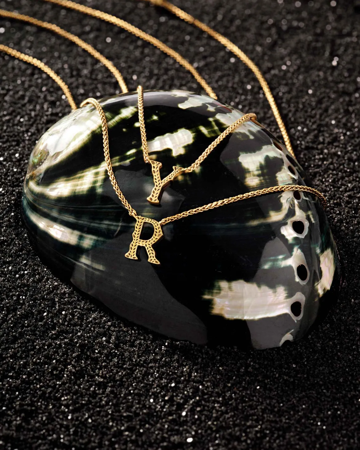 Beau Letter R Pendant Necklace in Vintage Gold