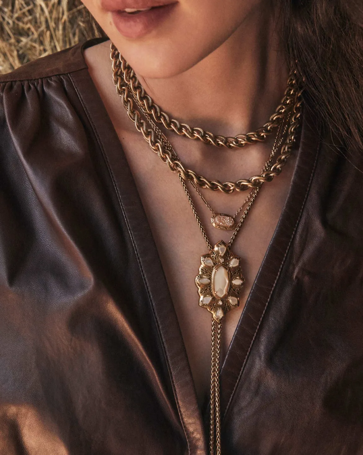 Elisa Vintage Gold Etch Frame Short Pendant Necklace