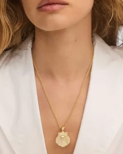 Lucia Shell Gold Short Pendant Necklace