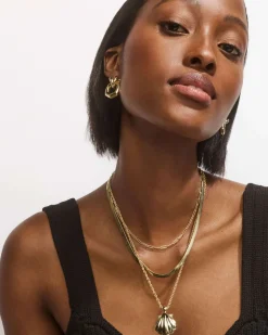 Lucia Shell Gold Short Pendant Necklace