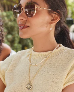 Lucia Shell Gold Short Pendant Necklace