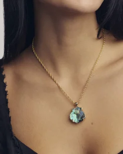 Lucia Shell Gold Short Pendant Necklace